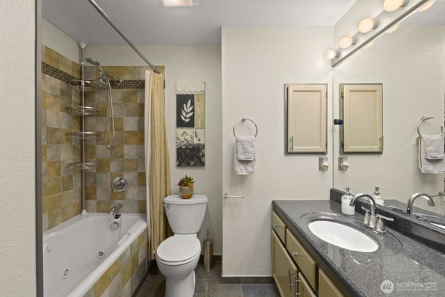 904 214th Place SW, Lynnwood, WA 98036