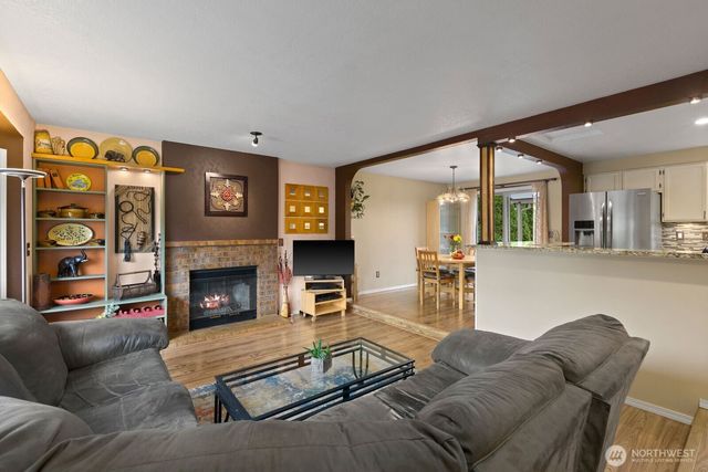 904 214th Place SW, Lynnwood, WA 98036
