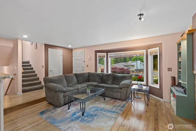 904 214th Place SW, Lynnwood, WA 98036