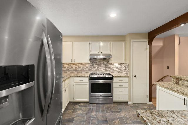 904 214th Place SW, Lynnwood, WA 98036