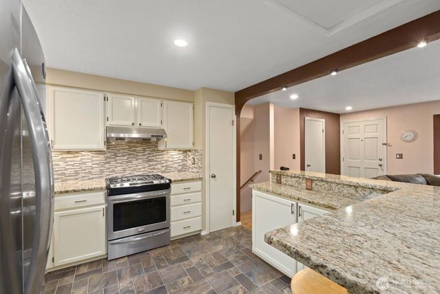 904 214th Place SW, Lynnwood, WA 98036