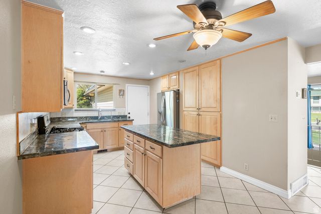 6471 S BLUEMONT DR, Taylorsville, UT 84123