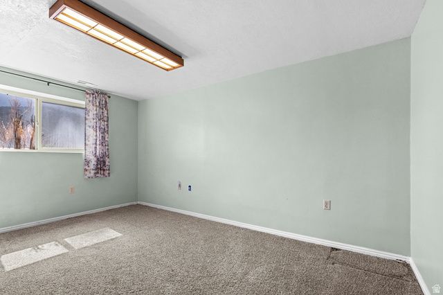 6471 S BLUEMONT DR, Taylorsville, UT 84123