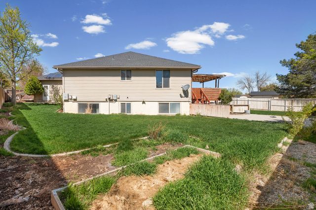 6471 S BLUEMONT DR, Taylorsville, UT 84123