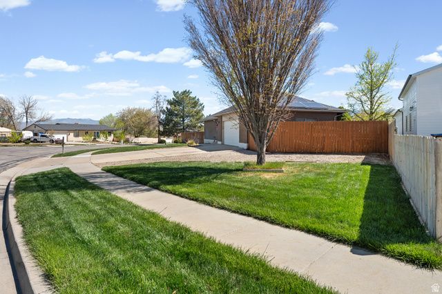 6471 S BLUEMONT DR, Taylorsville, UT 84123