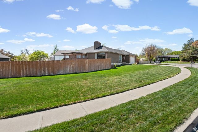 6471 S BLUEMONT DR, Taylorsville, UT 84123