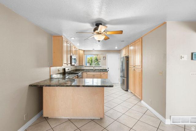 6471 S BLUEMONT DR, Taylorsville, UT 84123