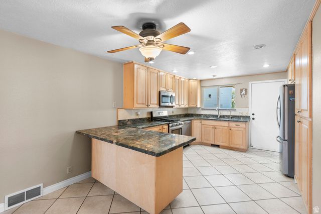 6471 S BLUEMONT DR, Taylorsville, UT 84123