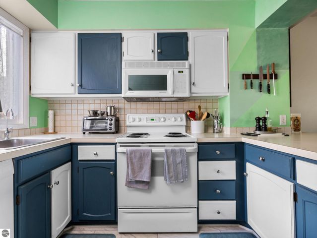 246 Peninsula Hills, Traverse City, MI 49686