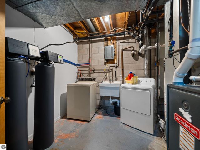 246 Peninsula Hills, Traverse City, MI 49686