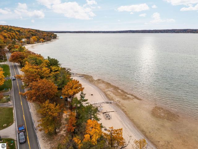 246 Peninsula Hills, Traverse City, MI 49686