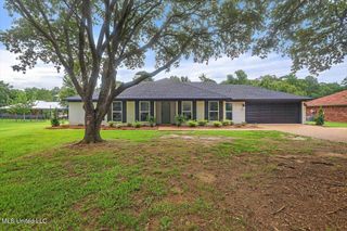 310 Lakeside Drive, Brandon, MS 39047