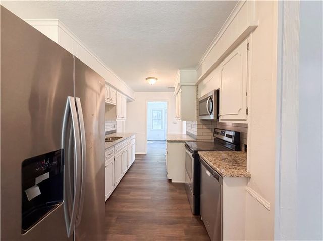 1825 Bren Mar Road, Lee's Summit, MO 64086
