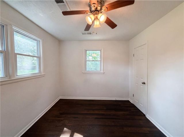 1825 Bren Mar Road, Lee's Summit, MO 64086