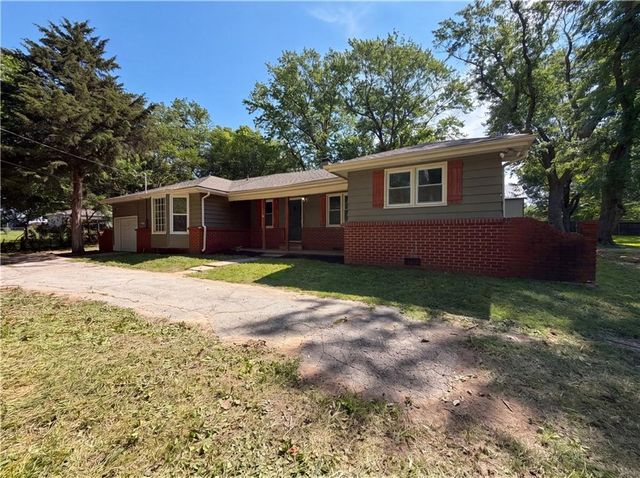 1825 Bren Mar Road, Lee's Summit, MO 64086