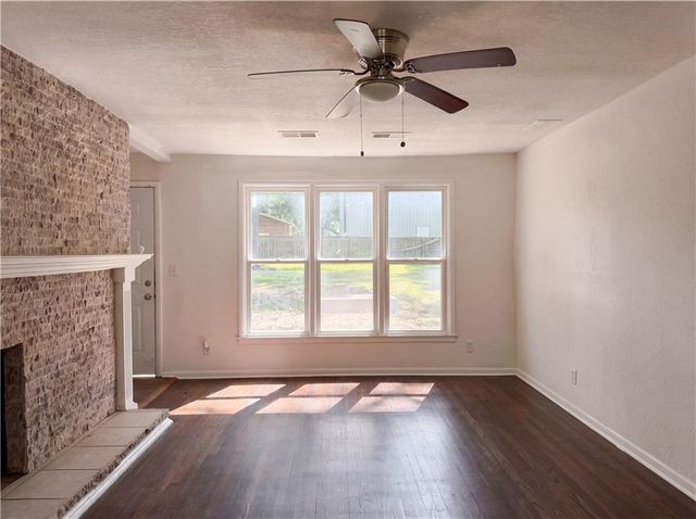 1825 Bren Mar Road, Lee's Summit, MO 64086