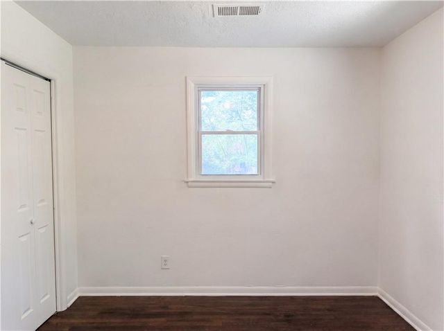 1825 Bren Mar Road, Lee's Summit, MO 64086