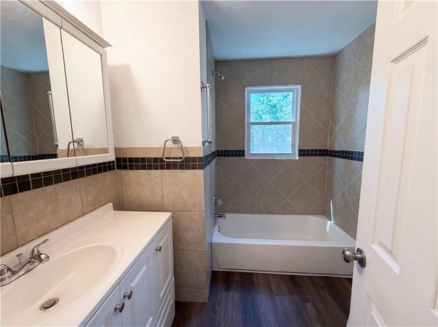 1825 Bren Mar Road, Lee's Summit, MO 64086