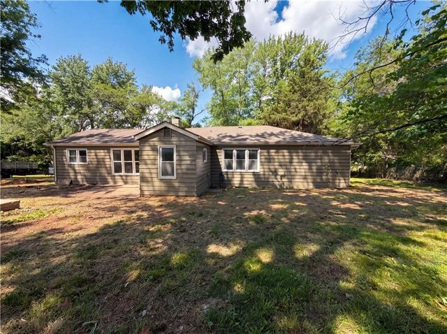 1825 Bren Mar Road, Lee's Summit, MO 64086