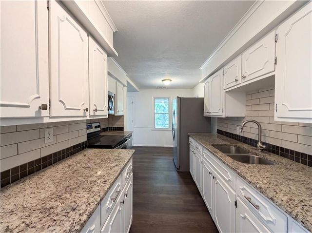 1825 Bren Mar Road, Lee's Summit, MO 64086