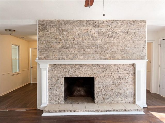 1825 Bren Mar Road, Lee's Summit, MO 64086