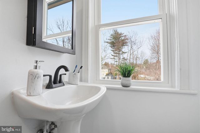 337 E 2ND ST, Moorestown, NJ 08057