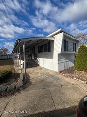 53 Bayshore Mobile Mnr, Hazlet, NJ 07730