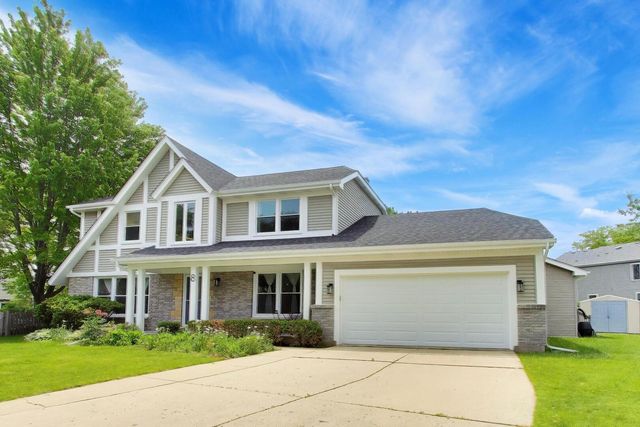 8 Hampton Court, Mundelein, IL 60060