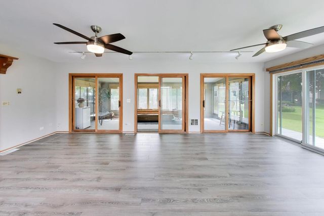 8 Hampton Court, Mundelein, IL 60060