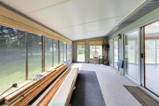 8 Hampton Court, Mundelein, IL 60060