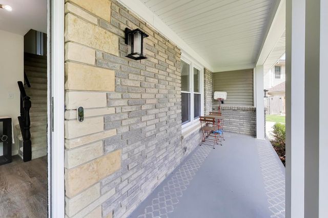 8 Hampton Court, Mundelein, IL 60060