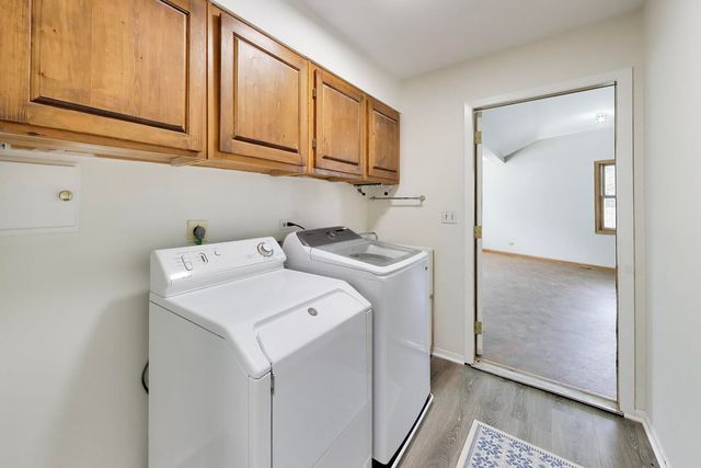 8 Hampton Court, Mundelein, IL 60060