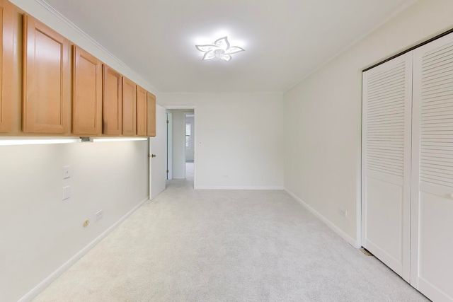8 Hampton Court, Mundelein, IL 60060