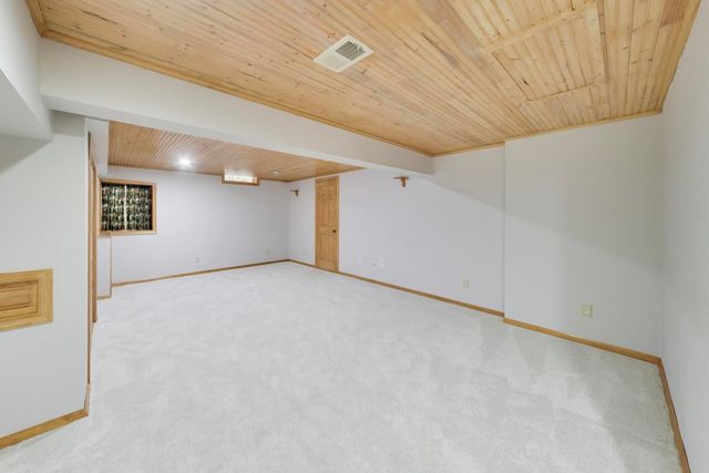 8 Hampton Court, Mundelein, IL 60060