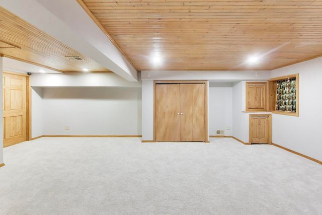8 Hampton Court, Mundelein, IL 60060