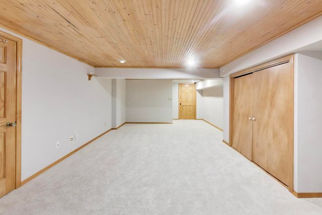 8 Hampton Court, Mundelein, IL 60060