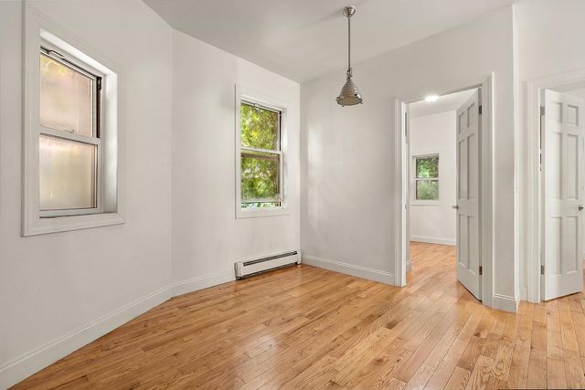 216 3rd Avenue, New York City, NY 10003