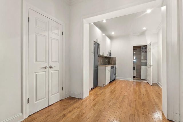 216 3rd Avenue, New York City, NY 10003