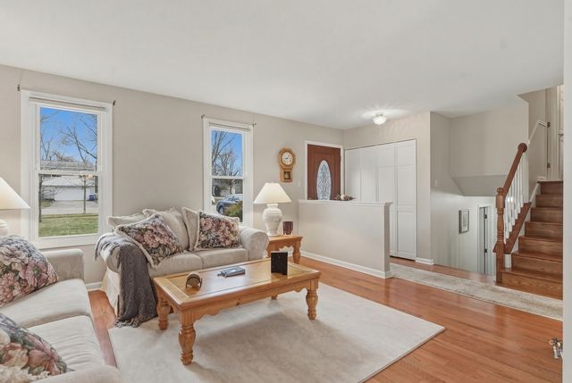 1265 Windsor Drive, Wheaton, IL 60189