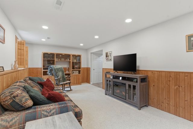 1265 Windsor Drive, Wheaton, IL 60189