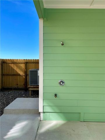 231 Port Mansfield St, Port Aransas, TX 78373