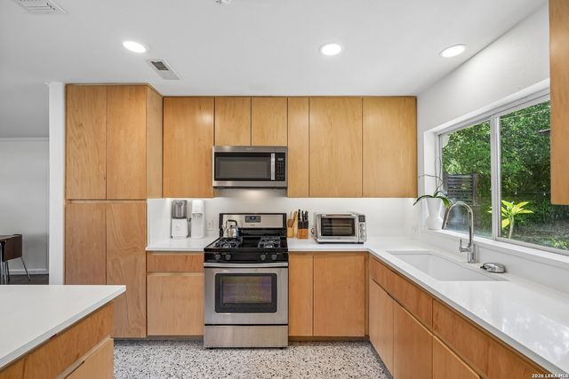 718 Olney Dr, San Antonio, TX 78209