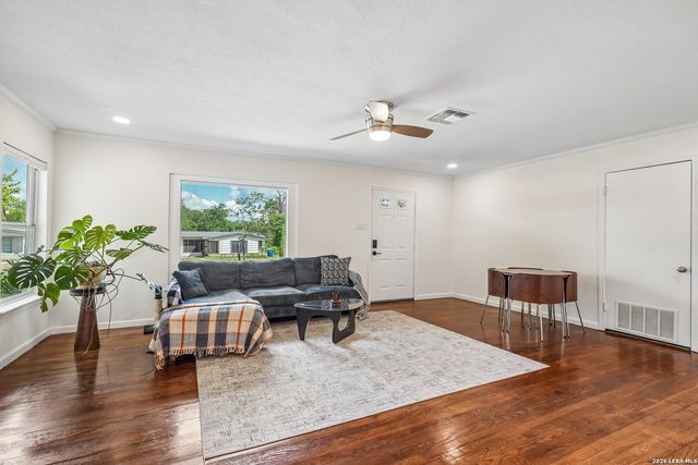 718 Olney Dr, San Antonio, TX 78209