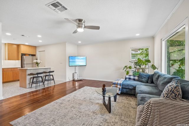 718 Olney Dr, San Antonio, TX 78209