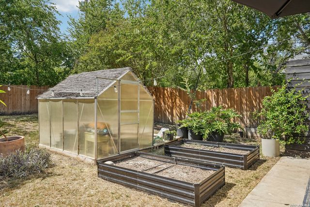 718 Olney Dr, San Antonio, TX 78209