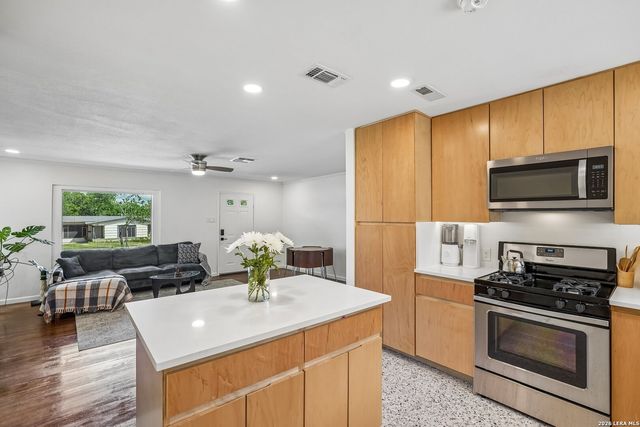 718 Olney Dr, San Antonio, TX 78209