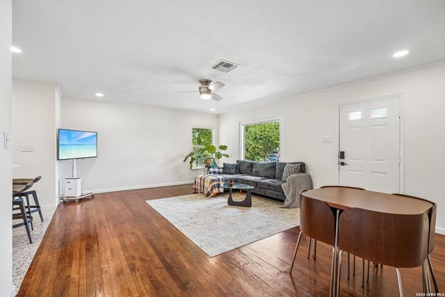 718 Olney Dr, San Antonio, TX 78209