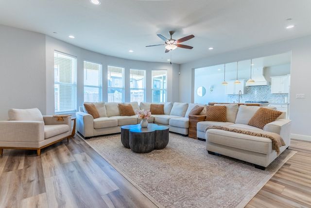 4176 Twain Avenue, Clovis, CA 93619