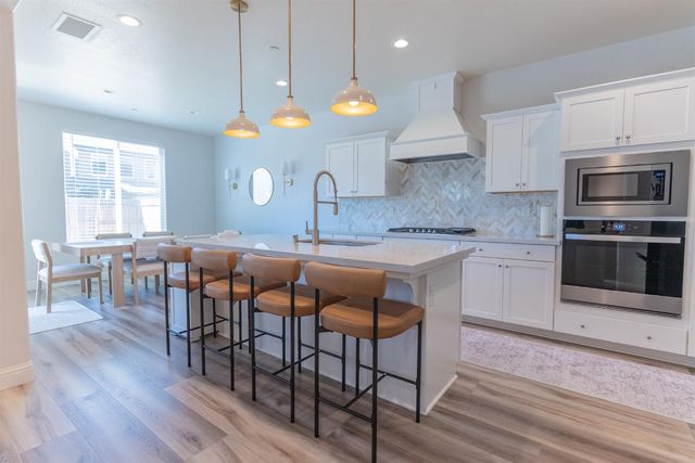 4176 Twain Avenue, Clovis, CA 93619