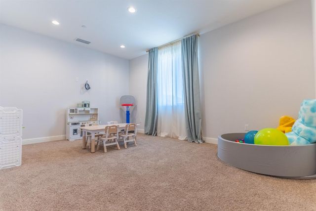 4176 Twain Avenue, Clovis, CA 93619